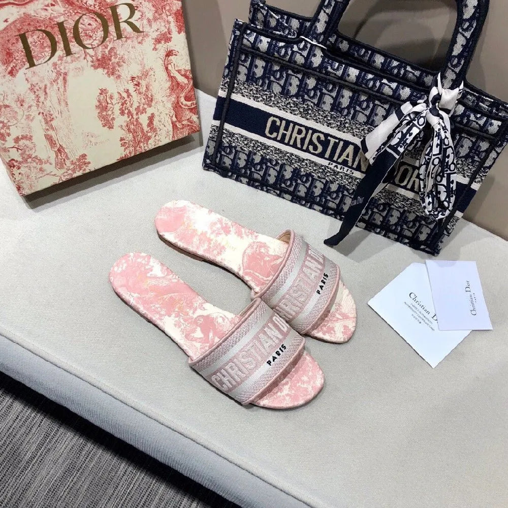 Retro Fashion Slippers B73544