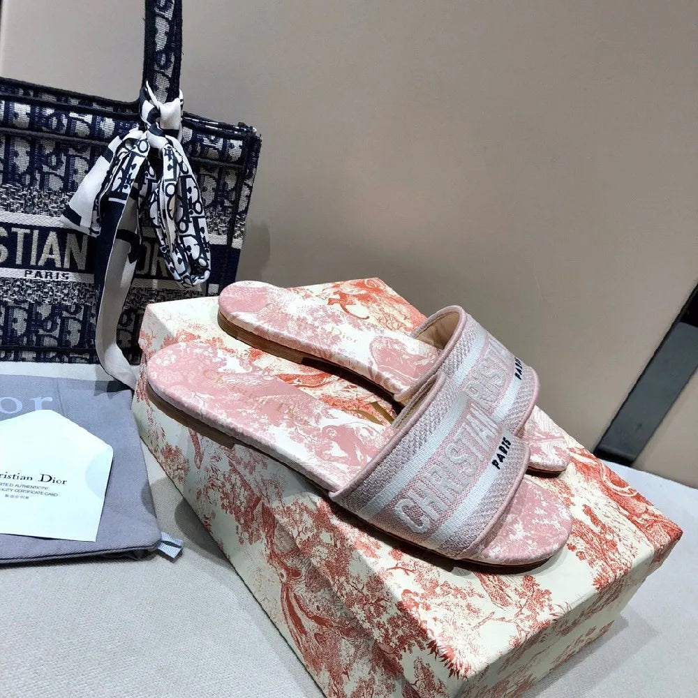 Retro Fashion Slippers B73544