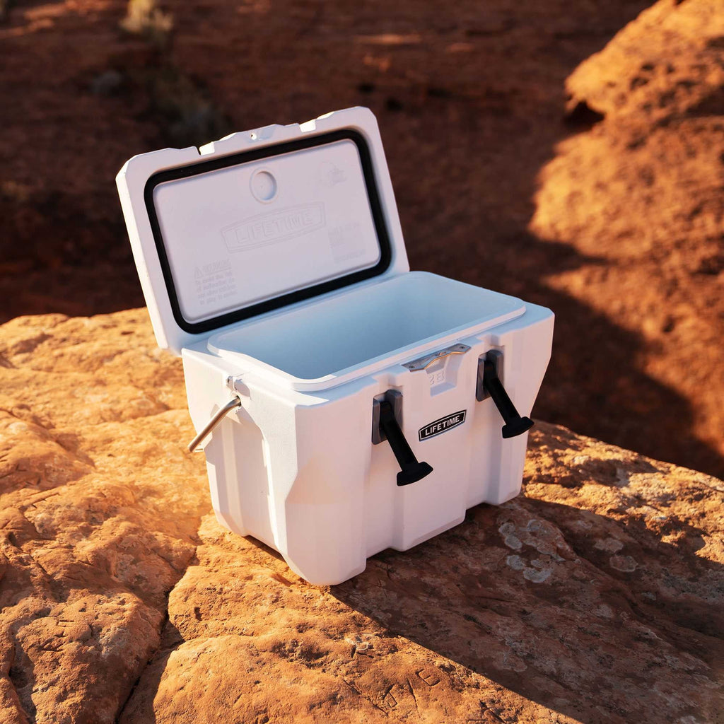 28 Quart High Performance Polyethylene Cooler H3274