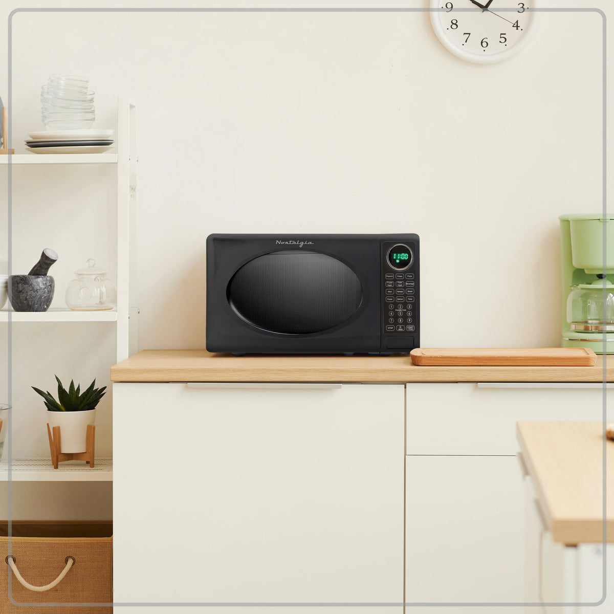Black 0.7 Cu Ft Retro Microwave E437