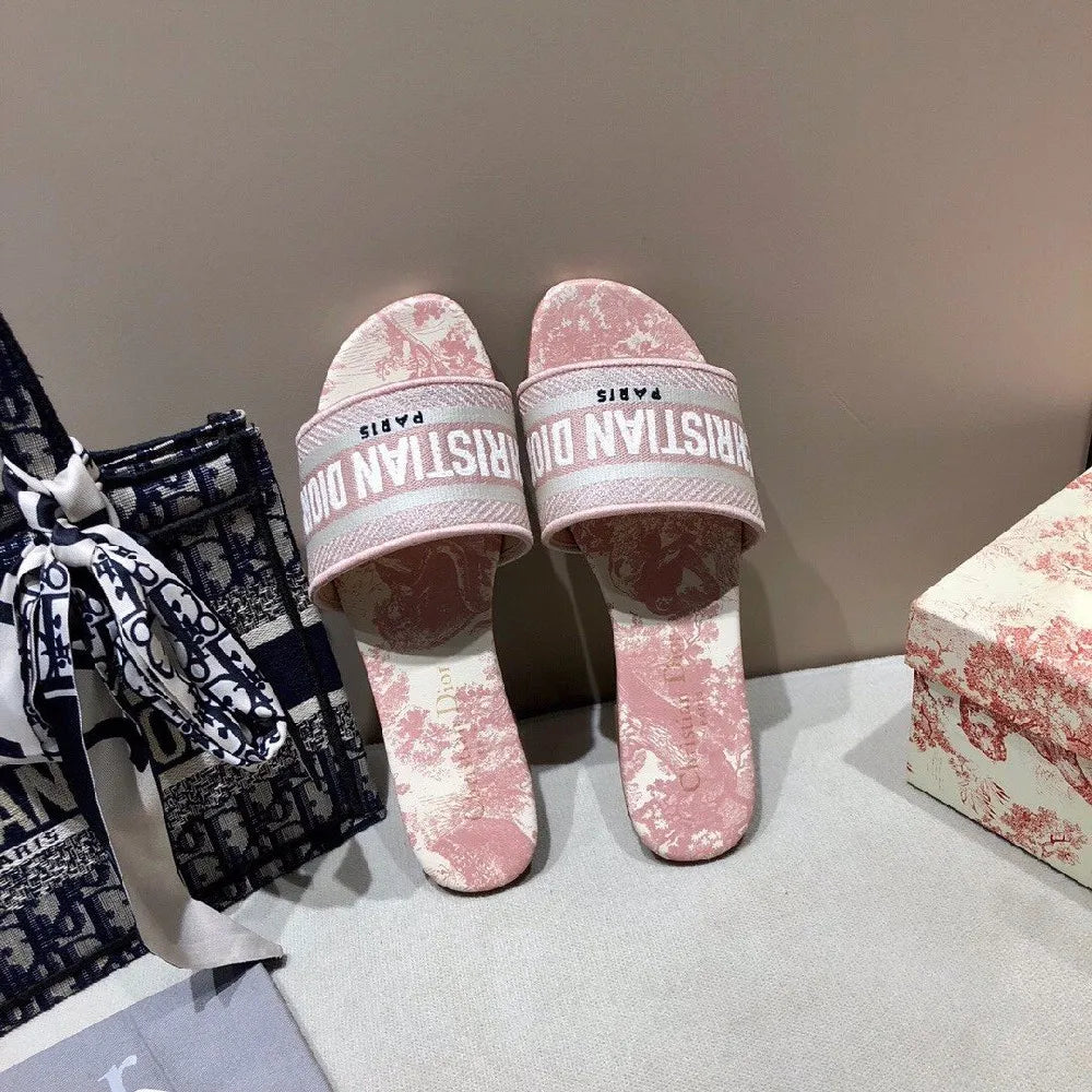 Retro Fashion Slippers B73544